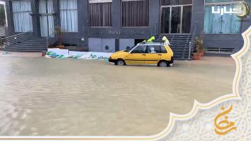 أمطار غزيرة وسيول تغرق عددا من شوارع مدينة تطوان